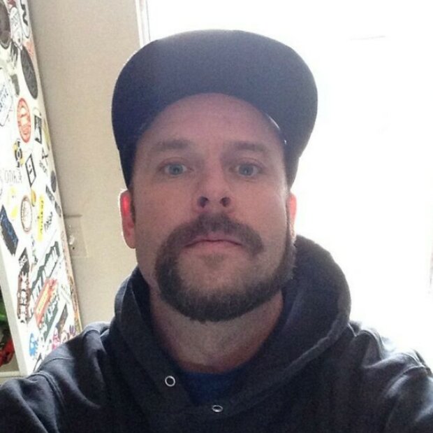 Vousy jako opičí ocas. Foto: snímek obrazovky boredpanda.com