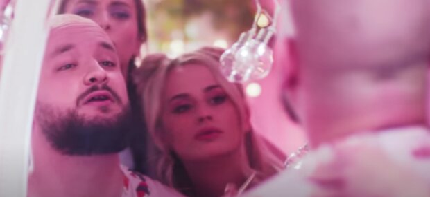 Ženy a muž. Foto: snímek obrazovky YouTube