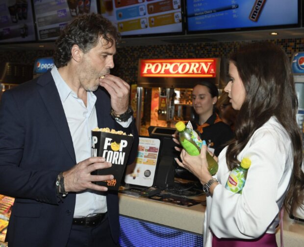 Jaromír Jágr s přítelkyní. Foto: snímek obrazovky super.cz