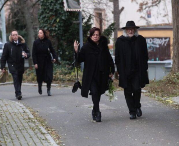 Rozloučení s Mirem Žbirkou. Foto: snímek obrazovky extra.cz