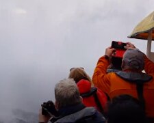Žena natočila na kameru exkurzi po moři, ale mořský gigant se rozhodl ukázat v plné výšce