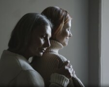 "Po narození dcery se můj manžel změnil ve vztahu ke mně. Nemohu najmout chůvu a odpočinout si, že mu musím vykazovat každou korunu": příběh matky