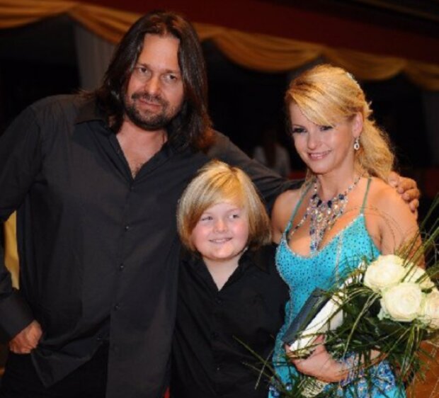 Iveta Bartošová s rodinou. Foto: snímek obrazovky extra.cz