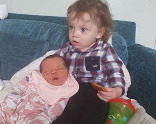 "Pracovníci záchranné služby mě prostě podvedli": Erin Hogg nevěděla o druhém těhotenství a porodila na podlaze v koupelně