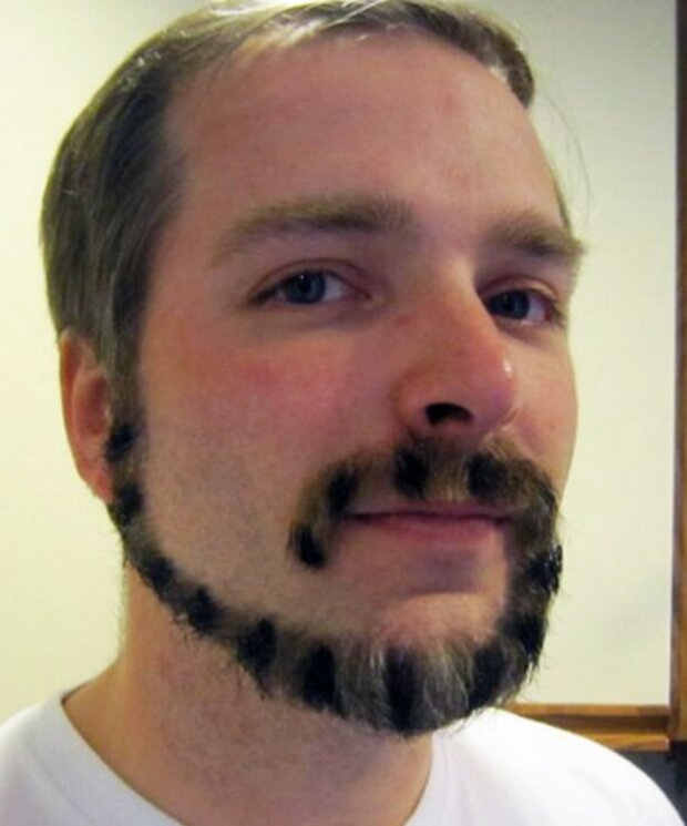 Vousy jako opičí ocas. Foto: snímek obrazovky boredpanda.com