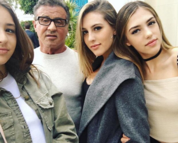 Sylvester Stallone a rodina. Foto: snímek obrazovky laykni.com