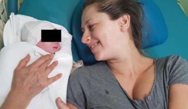 Bývalý hokejista Miroslav Ďurák se loučí se svou manželkou. Foto: snímek obrazovky extra.cz