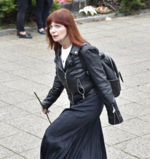 Poslední rozloučení s hercem Josefem Somrem. Foto: snímek obrazovky extra.cz