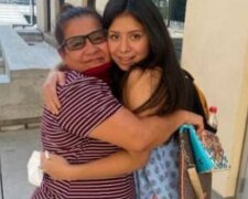 Holka a matka. Foto: snímek obrazovky ridus.ru