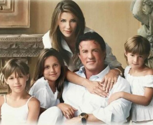 Sylvester Stallone a rodina. Foto: snímek obrazovky laykni.com