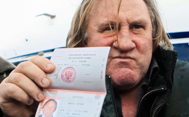 "Proč potřebuje 2 krásky": Francouzský filmový hvězda Gérard Depardieu (74) opět zavítal do České republiky, bez dobrodružství to nejde