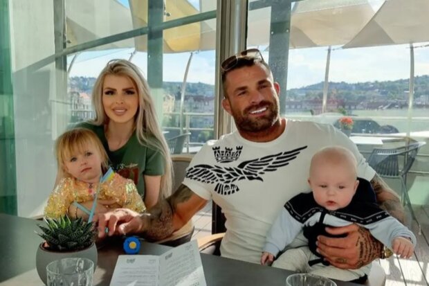 Lela Ceterová s rodinou. Foto: snímek obrazovky Instagram