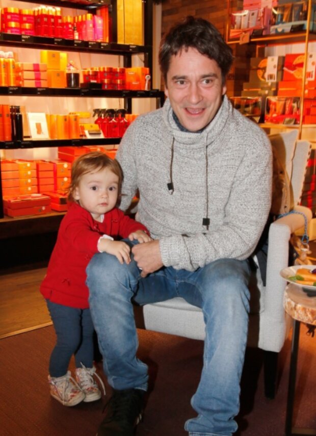 Saša Rašilov s rodinou. Foto: snímek obrazovky zivotvcesku.cz