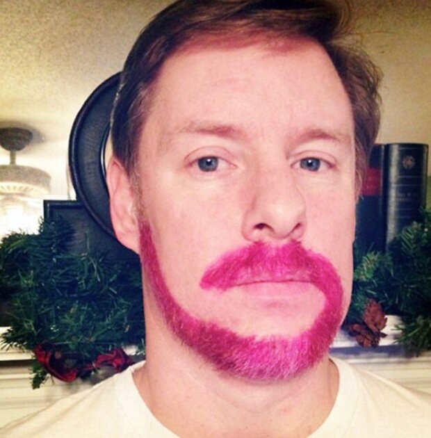 Vousy jako opičí ocas. Foto: snímek obrazovky boredpanda.com