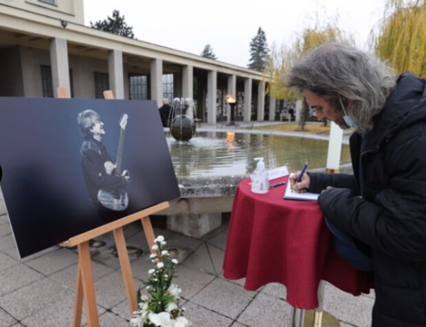 Rozloučení s Mirem Žbirkou. Foto: snímek obrazovky extra.cz