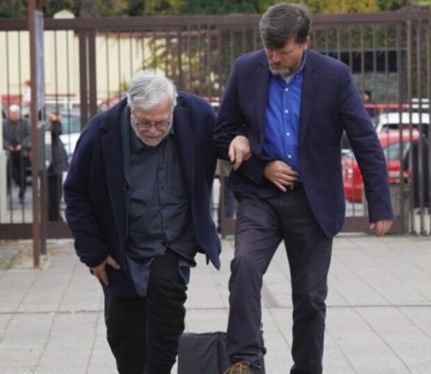 Poslední rozloučení s hercem Josefem Somrem. Foto: snímek obrazovky extra.cz