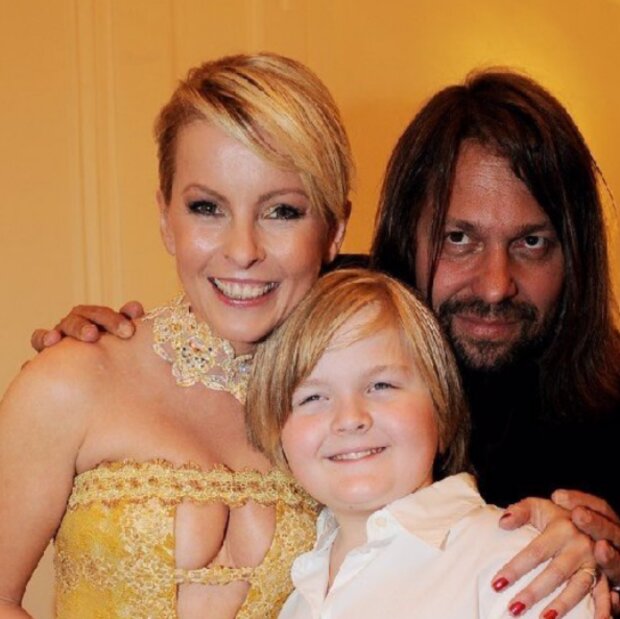 Iveta Bartošová s rodinou. Foto: snímek obrazovky extra.cz