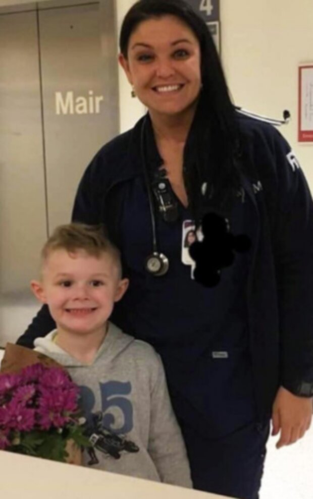 Kluk a sestřička. Foto: snímek obrazovky laykni.com