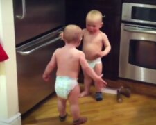 Dvojčata. Foto: snímek obrazovky YouTube