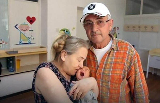 Šedesátiletou ženu, která porodila dítě, opustil manžel: "Především jsem nemocný člověk, je mi 68 let"