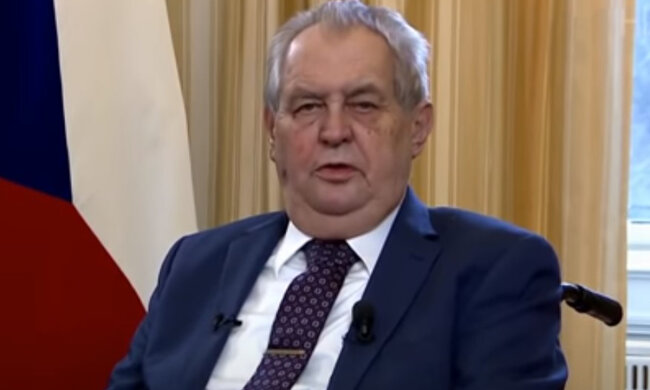 Prezident Zeman opustil nemocnici: Prezident dostal draslík a řekl, jak se cítí