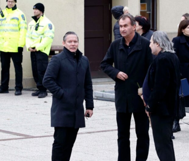 Rozloučení s Mirem Žbirkou. Foto: snímek obrazovky extra.cz