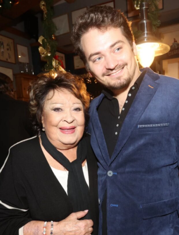 Jiřina Bohdalová s vnukem. Foto: snímek obrazovky ahaonline.cz