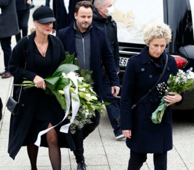 Rozloučení s Mirem Žbirkou. Foto: snímek obrazovky extra.cz