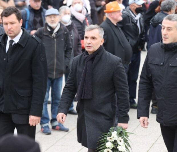 Rozloučení s Mirem Žbirkou. Foto: snímek obrazovky extra.cz