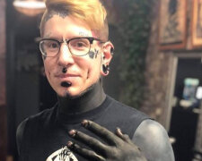 "Nestal se ze mě smolař, mám vlastní domov a rodinu": jak vypadal muž s plně vytetovaným tělem před deseti lety