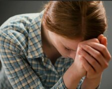 "Myslíte, že Bůh někdy uslyší vaše prosby": Proč osud přivedl lékaře do malého domku, ve kterém žila žena s dítětem