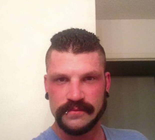 Vousy jako opičí ocas. Foto: snímek obrazovky boredpanda.com