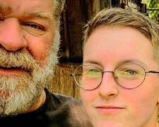 "Moje rodina byla zpočátku velmi nepřátelská k setkání s ním, dokonce zavolala policii": Proč se 19letá dívka provdala za 61letého muže