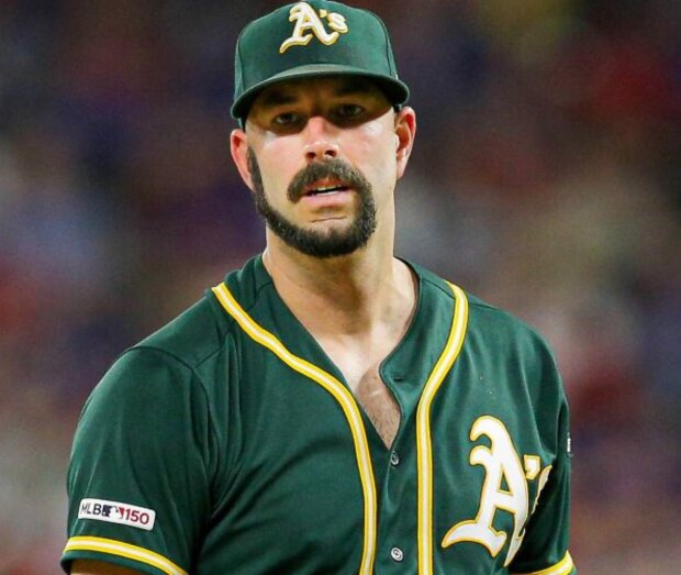 Vousy jako opičí ocas. Foto: snímek obrazovky boredpanda.com