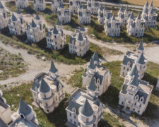 Stovky hradů ve stylu pohádkového zámku Walta Disneyho v Turecku stojí prázdné: proč v nich nikdo nechce bydlet