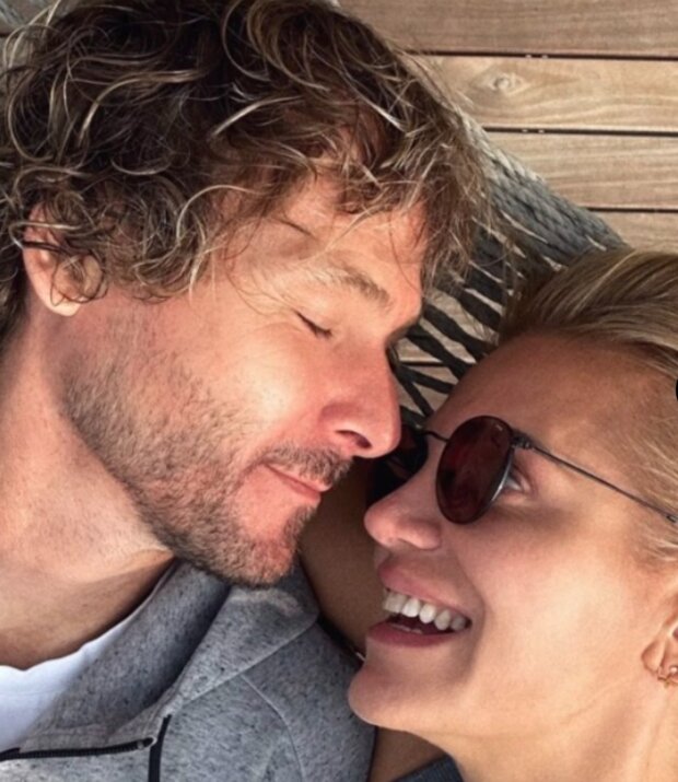 Dara Rolins a Pavel Nedvěd. Foto: snímek obrazovky extra.cz