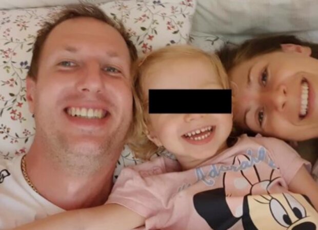 Bývalý hokejista Miroslav Ďurák se loučí se svou manželkou. Foto: snímek obrazovky extra.cz