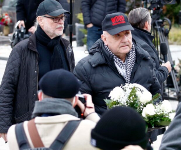 Rozloučení s Mirem Žbirkou. Foto: snímek obrazovky extra.cz